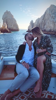 Jessie James Decker feet photo thumbnail