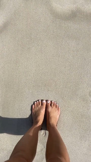 Kino MacGregor feet photo thumbnail