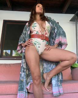 Dania Ramirez feet photo thumbnail