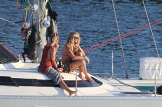 Elle Macpherson feet photo thumbnail