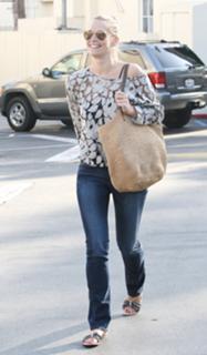 Molly Sims feet photo thumbnail