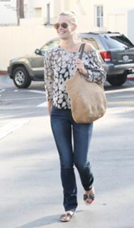 Molly Sims feet photo thumbnail