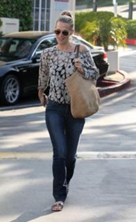 Molly Sims feet photo thumbnail