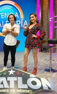 Cynthia Rodríguez feet photo thumbnail