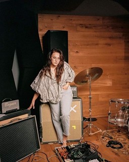 Ewa Farna feet photo thumbnail