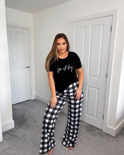 Jacqueline Jossa feet photo thumbnail