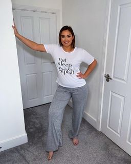 Jacqueline Jossa feet photo thumbnail