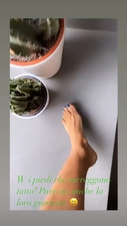 Caterina Balivo feet photo thumbnail