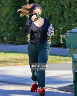 Addison Rae feet photo thumbnail