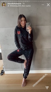 Klaudia Halejcio feet photo thumbnail