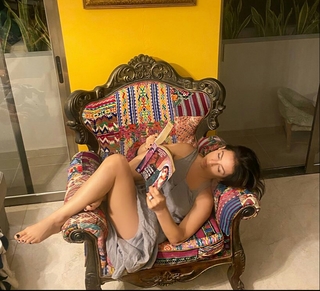 Claudia Lizaldi feet photo thumbnail