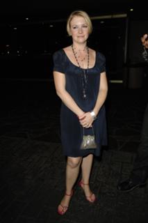 Melissa Joan Hart feet photo thumbnail