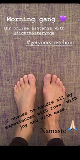 Melanie Sykes feet photo thumbnail