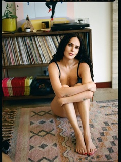 Rumer Willis feet photo thumbnail