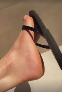 Alaine Crissiê feet photo thumbnail