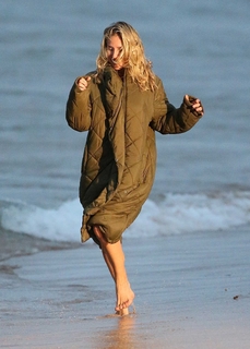 Elsa Pataky feet photo thumbnail