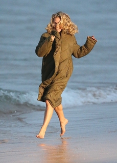 Elsa Pataky feet photo thumbnail