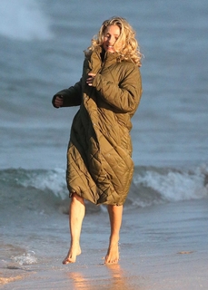 Elsa Pataky feet photo thumbnail