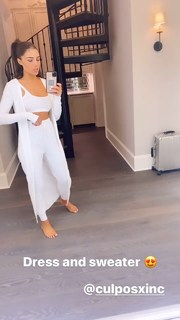 Olivia Culpo feet photo thumbnail