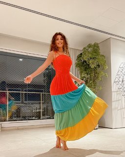 Paula Fernandes feet photo thumbnail