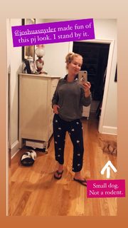 Angela Kinsey feet photo thumbnail