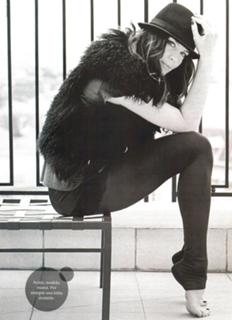 Liv Tyler feet photo thumbnail