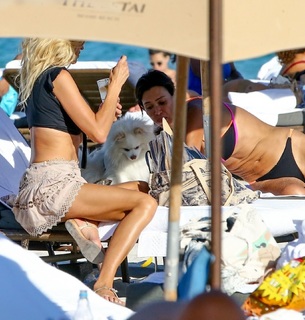Victoria Silvstedt feet photo thumbnail