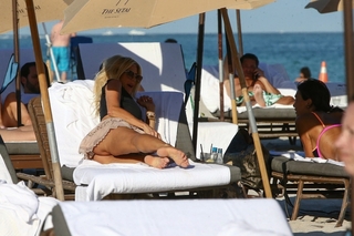 Victoria Silvstedt feet photo thumbnail
