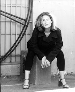 Maura Tierney feet photo 3