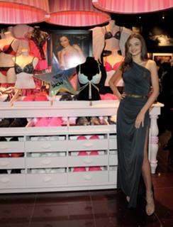 Miranda Kerr feet photo thumbnail
