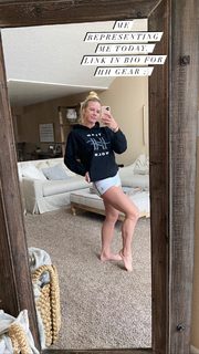 Holly Holm feet photo thumbnail