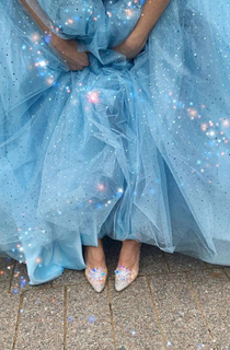 Holly Willoughby feet photo thumbnail