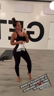 Evelyn Lozada feet photo thumbnail