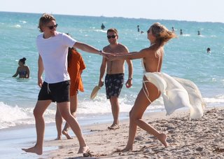 Kimberley Garner feet photo thumbnail
