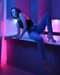 Xenia Tchoumitcheva feet photo thumbnail