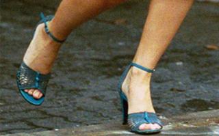 Kylie Minogue feet photo thumbnail