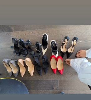 Caterina Balivo feet photo thumbnail