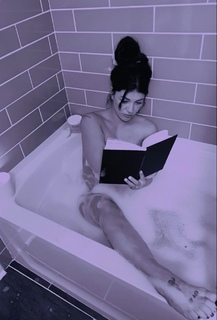 Jessica Szohr feet photo thumbnail