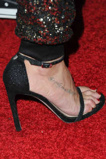 LeAnn Rimes feet photo thumbnail