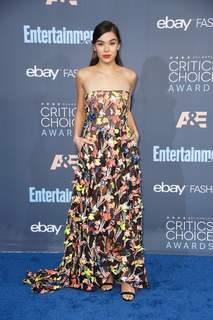 Hailee Steinfeld feet photo thumbnail