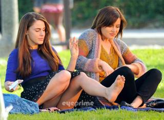 Jessica Lowndes feet photo thumbnail