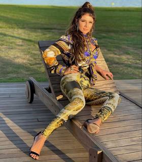 Paula Fernandes feet photo thumbnail