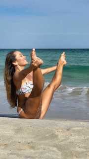 Kino MacGregor feet photo thumbnail
