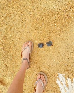 Shanaya Kapoor feet photo 3