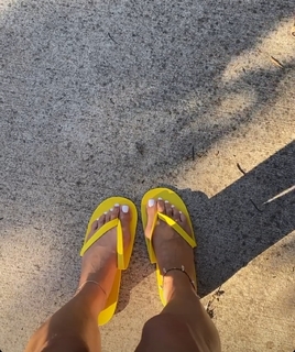 Kate Walsh feet photo thumbnail