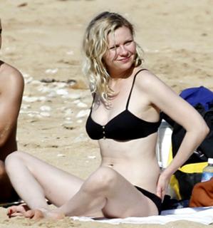 Kirsten Dunst feet photo thumbnail