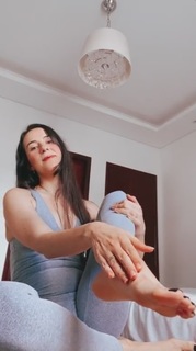 Alaine Crissiê feet photo thumbnail