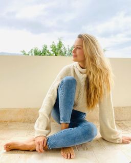Petra Nemcova feet photo thumbnail