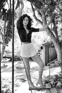 Emmy Rossum feet photo thumbnail