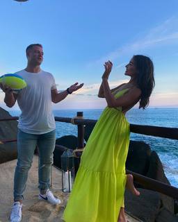 Olivia Culpo feet photo thumbnail